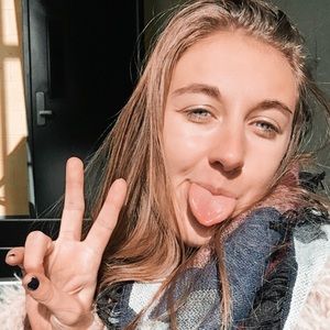 Meet your Posher, Isabel